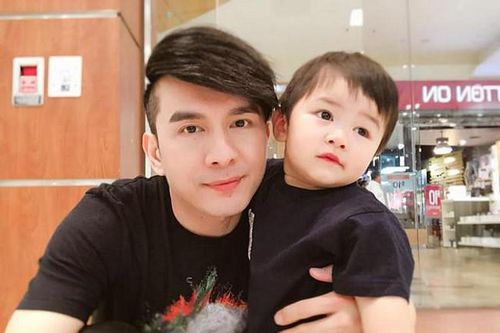 Đan Trường khoe con trai Thiên Từ 'chuẩn bản sao của bố'