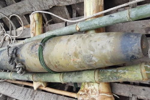 Phát hiện bom Napal sót lại sau chiến tranh tại vườn nhà dân