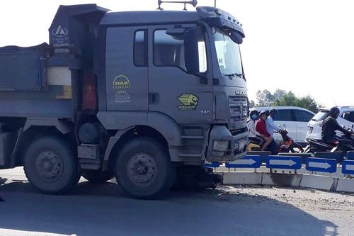 Bị cuốn vào gầm xe, một phụ nữ tử vong thương tâm