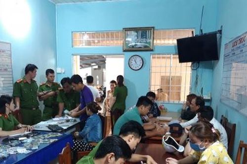 Bạc Liêu: Triệt phá sòng bạc, tạm giữ hàng trăm triệu đồng
