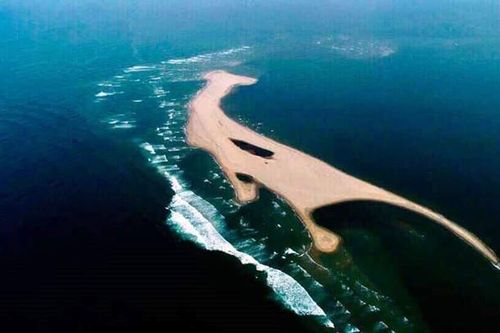 'Đảo' vừa hình thành ngoài khơi Cửa Đại nhìn từ trên cao