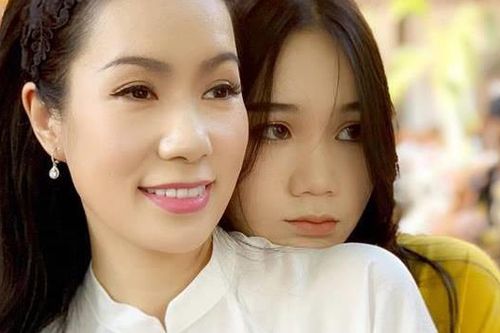 Con gái 16 tuổi của Trịnh Kim Chi cao 1,72 m, xinh xắn và học giỏi