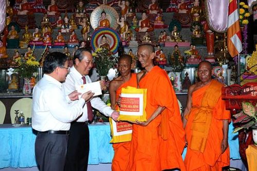 Phó Thủ tướng Thường trực chúc Tết Chol Chnam Thmay tại Trà Vinh và TPHCM