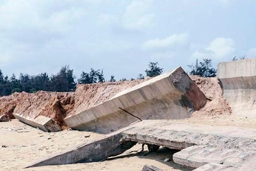 Kiểm điểm lại vụ kè 80 tỷ ở Bình Định mới làm đã tan nát