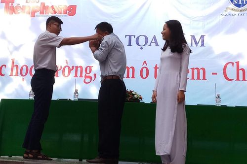 Dạy kỹ năng, quan tâm hơn đến trẻ em để ngăn chặn xâm hại tình dục