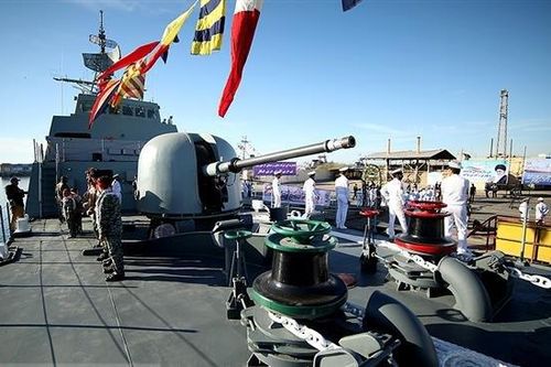 Iran cảnh báo tàu chiến Mỹ giữ khoảng cách với tàu của IRGC