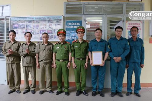 Biểu dương, khen thưởng nhiều đơn vị, cá nhân có thành tích phá án