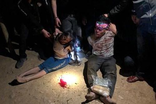 Trưởng bản câu kết với vợ người Lào buôn 3 bánh heroin, 5kg ma túy đá