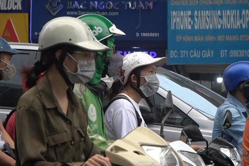 Khẩu trang, máy lọc khí 'nóng lên' theo tình trạng ô nhiễm môi trường