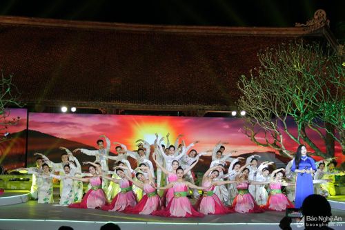 Đặc sắc chương trình nghệ thuật 'Nguồn sáng dẫn đường'