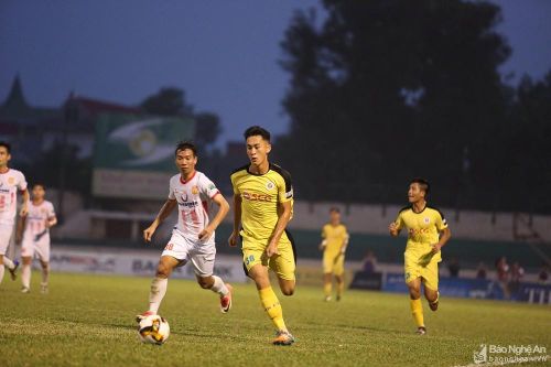 Mượn sân Vinh đấu giải hạng Nhất, Hồng Lĩnh Hà Tĩnh thắng thuyết phục CLB Huế