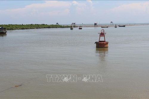 Tìm thấy thi thể học sinh 11 tuổi mất tích khi tắm biển ở Nghệ An