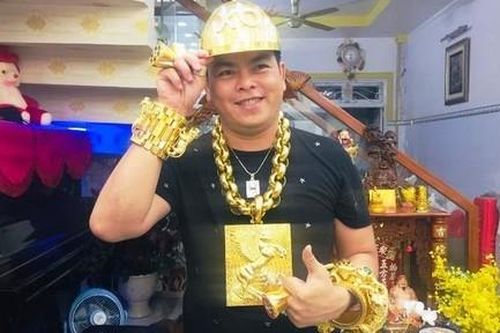 Bắt khẩn cấp Phúc XO và 10 đồng phạm sử dụng, tàng trữ ma túy