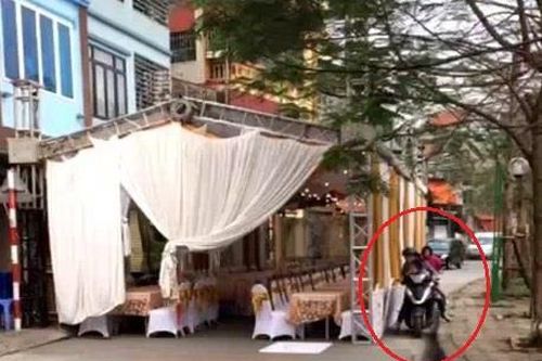 Dựng đám cưới lấn chiếm đường: Đùa với tính mạng