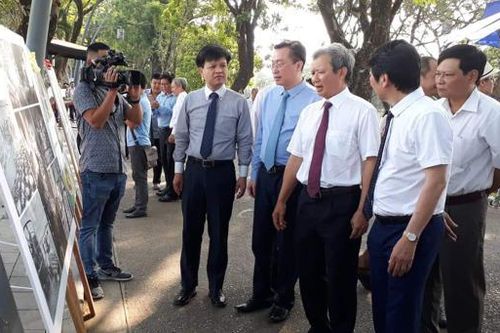 Khai mạc Triển lãm ảnh nghệ thuật về Biển, đảo quê hương ở Huế