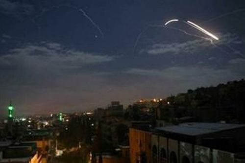 Israel phóng tên lửa tấn công dồn dập Syria