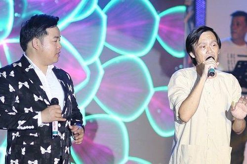 NSƯT Hoài Linh gây thích thú khi song ca 'Con đường xưa em đi' với Quang Lê