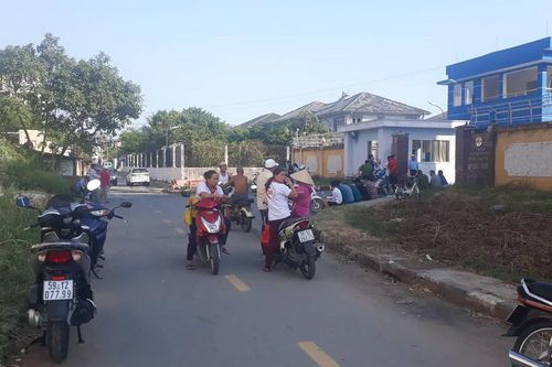 Trạm biến áp bốc cháy sau tiếng nổ lớn, cả khu dân cư náo loạn