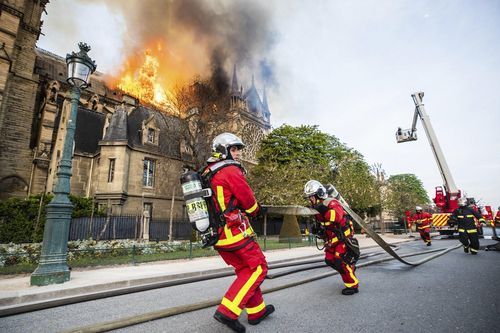 Lực lượng cứu hỏa Paris đã dập tắt vụ hỏa hoạn ở Nhà thờ Đức Bà thế nào?