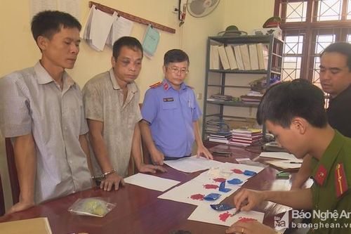 Khởi tố 2 đối tượng mua bán trái phép 1.000 viên hồng phiến và gần 140 gam ma túy