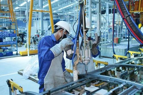Khảo sát chính sách tiền lương, bảo hiểm xã hội tại 2.000 doanh nghiệp