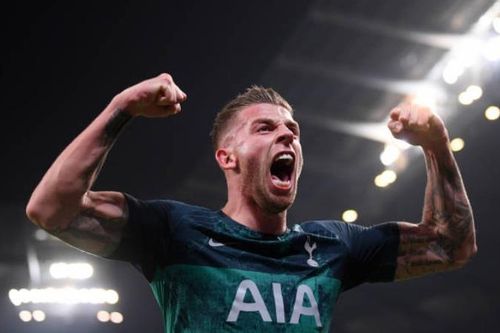 VAR hủy bàn phút 90+5 của Man City, hồi sinh Spurs