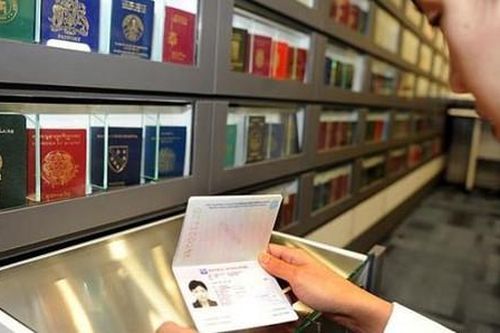Quy định hộ chiếu có gắn chíp điện tử còn nhiều ý kiến trái chiều
