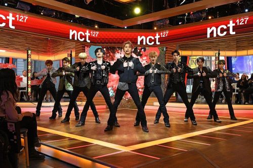 NCT 127 tự tin hát live 'Superhuman' tại Mỹ