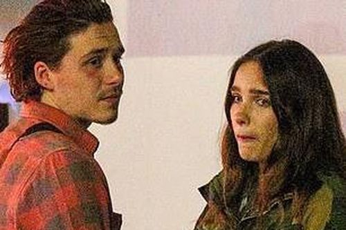 Quý tử nhà Beckham và bạn gái người mẫu cãi nhau căng thẳng giữa phố
