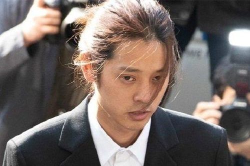Nạn nhân lên tiếng tố bị Jung Joon Young cùng 4 người khác cưỡng hiếp tập thể
