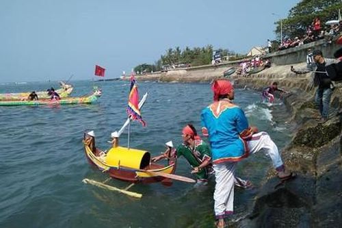Lễ khao lề thế lính Hoàng Sa tưởng nhớ các hùng binh năm xưa