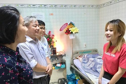 Ban Tuyên giáo Thành ủy TPHCM thăm nghệ sĩ Lê Bình