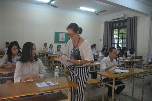 Phát hành phiếu đăng ký dự tuyển vào lớp 10