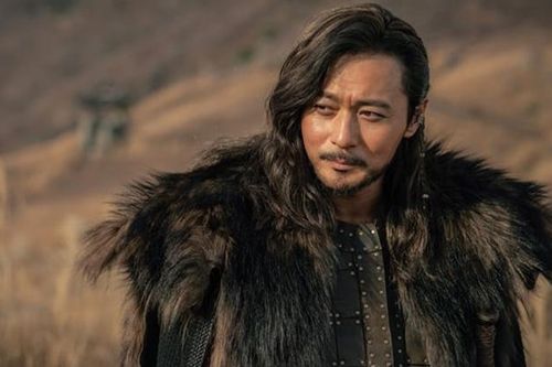 Tạo hình mãnh tướng của Jang Dong Gun trong bom tấn cổ trang Hàn Quốc 'Arthdal Chronicles'