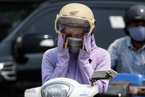 Hà Nội nóng trên 43 độ C vào giữa trưa