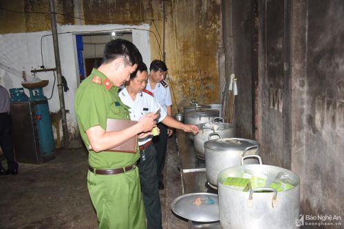 7 cơ sở vi phạm an toàn thực phẩm ở thành phố Vinh vừa bị xử phạt