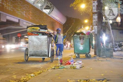 Tiếng leng keng... sau 3 ngày trên con phố nữ công nhân môi trường bị 'xe điên' tông tử vong