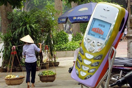 Sự tiến hóa của ĐTDĐ: Từ 'cục gạch' 1kg đến điện thoại thông minh