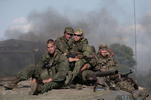 Nga cấp hộ chiếu cho dân Đông Ukraine, Kiev kêu gọi tăng trừng phạt