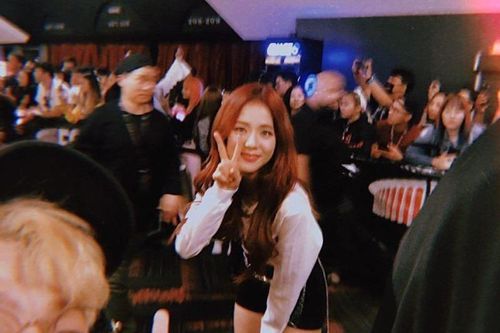 Rich kid Việt theo chân, selfie với từng thành viên Black Pink tại Mỹ