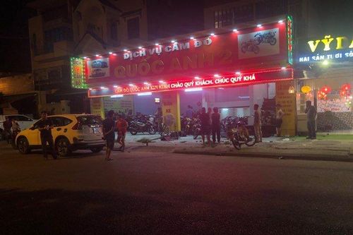 Hơn 20 côn đồ điên cuồng chém người trước cửa tiệm cầm đồ: Khởi tố vụ án