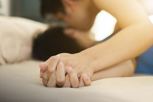 Vợ nghi ngờ chồng hết yêu vì không thể xuất tinh khi quan hệ