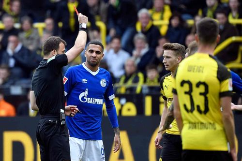 Borussia Dortmund 'dâng' chức vô địch Bundesliga cho Bayern Munich