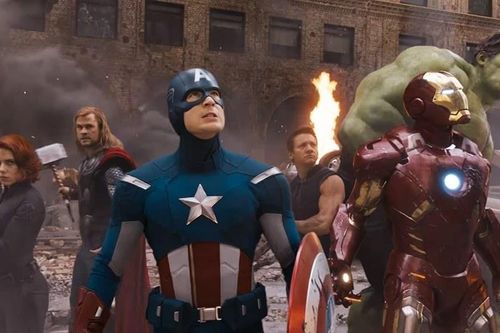 Trong kịch bản đầu tiên, 'Avengers: Endgame' diễn biến như thế nào?