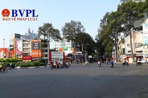 Đường phố TP.HCM vắng vẻ, yên bình sáng ngày 30/4