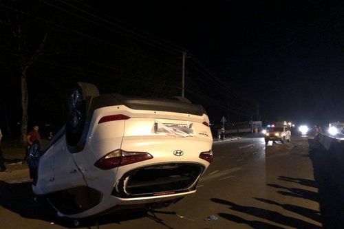 Hai ô tô húc nhau trên đường Hồ Chí Minh, nhiều người thoát chết trong gang tấc