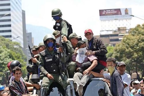 Venezuela: Lãnh đạo phe đối lập tiếp tục kêu gọi biểu tình, Mỹ có thể can thiệp quân sự