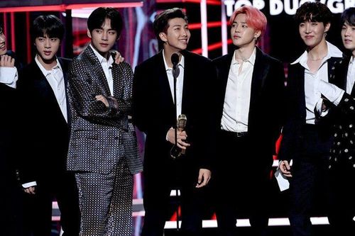 RM trả lời khôn ngoan khi BTS được so sánh với The Beatles