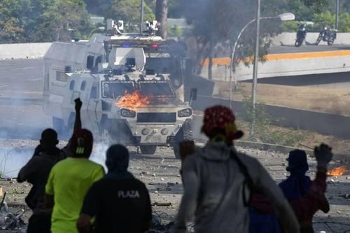 Biểu tình tiếp diễn ở Venezuela, căng thẳng Nga – Mỹ gia tăng