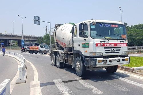 Đâm vào xe trộn bê tông, hai phụ nữ bị thương nặng
